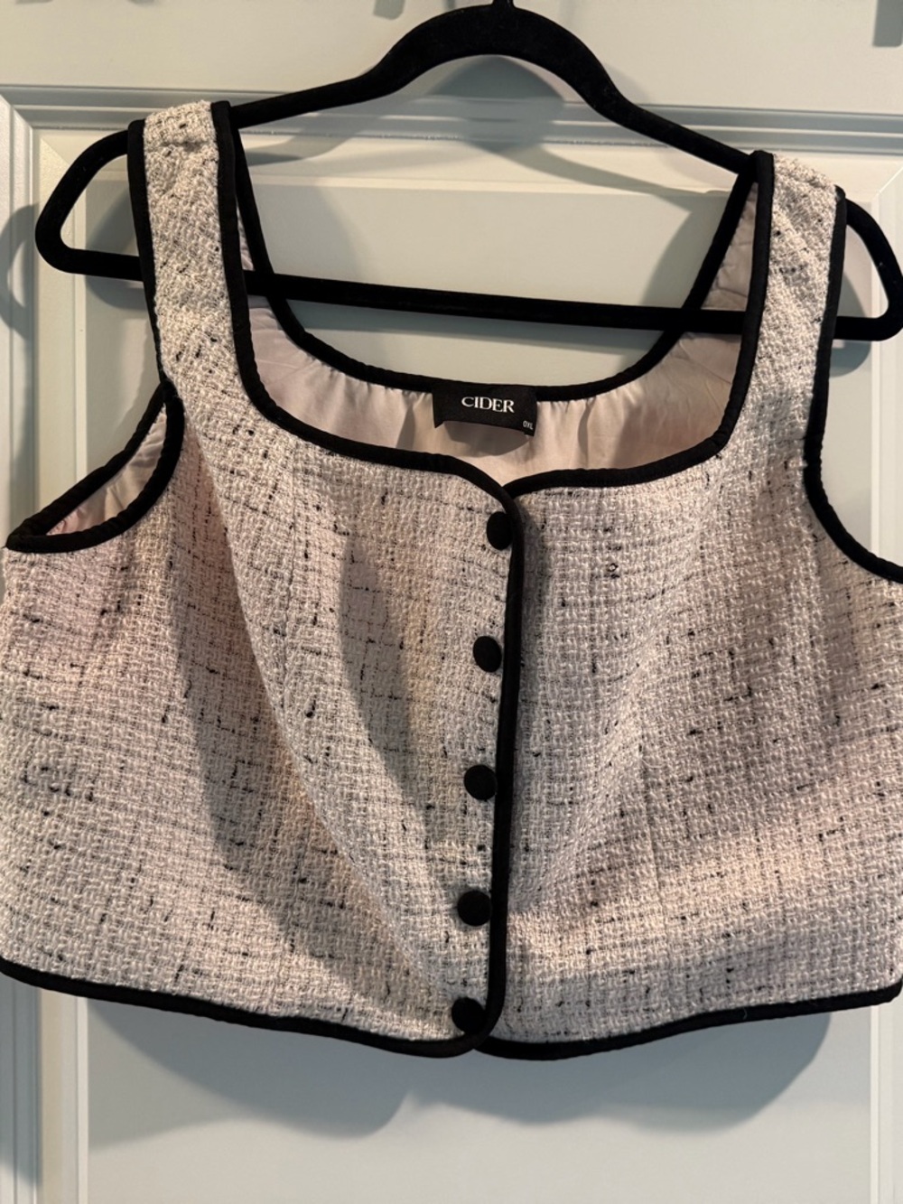 Cider Black-Trim White Tweed Button Crop Top